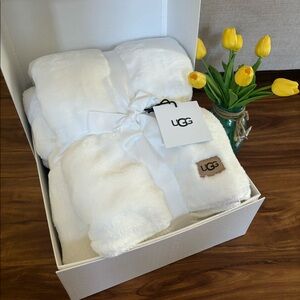 UGG White Throw. 50x70 in.